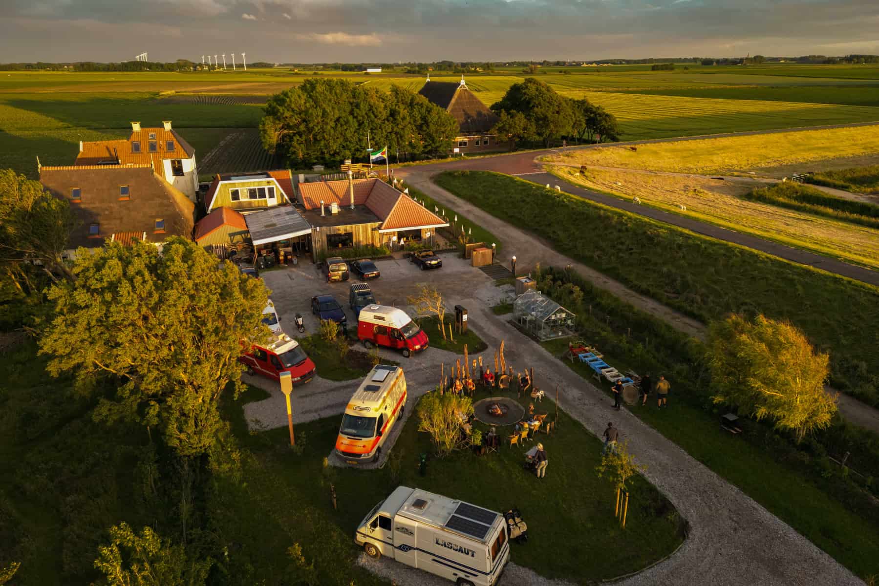 Oudebilddijk: Restaurant en mini-camping in Friesland