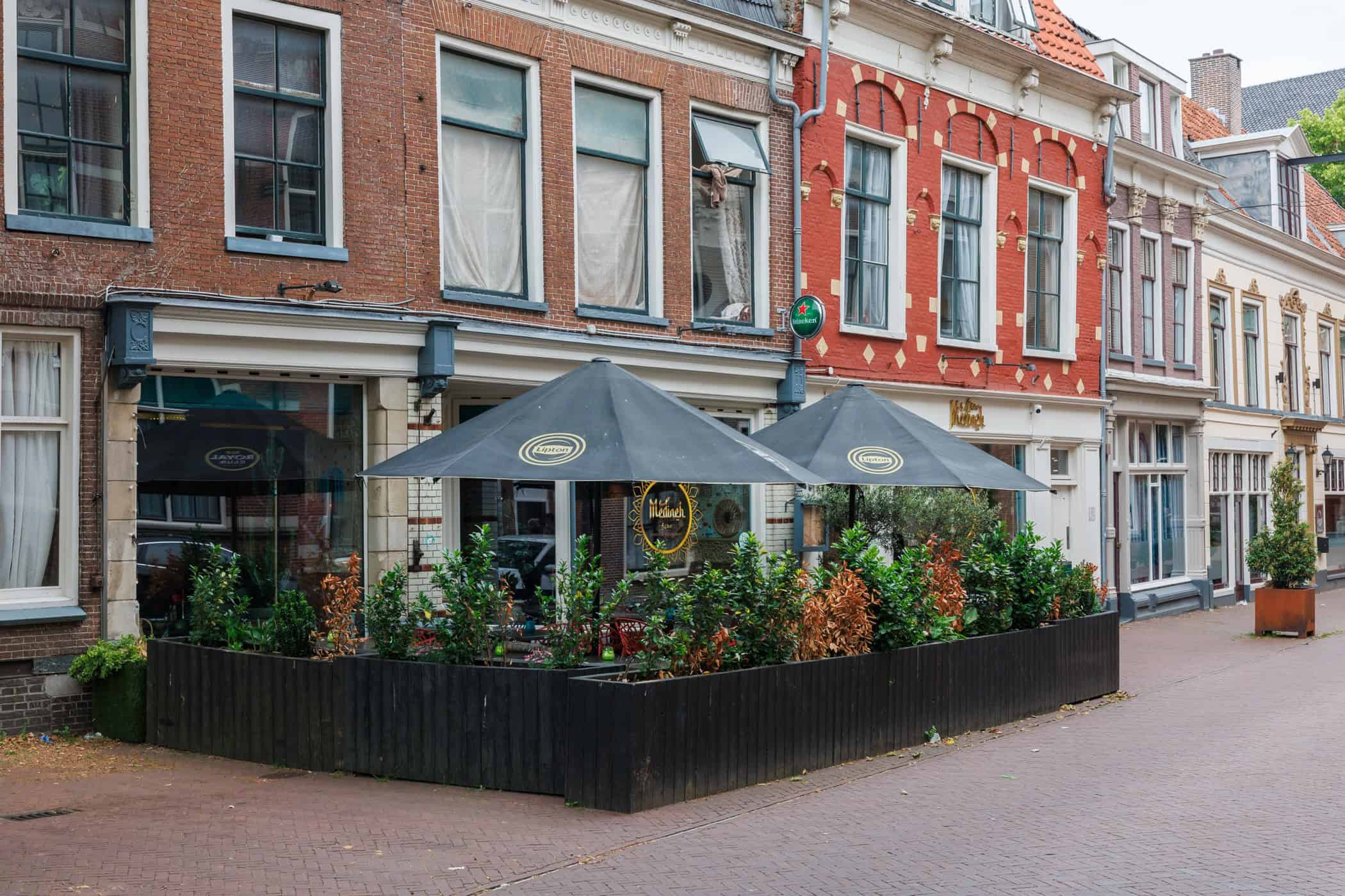 Restaurant met ruime bovenwoning ter overname in Leeuwarden